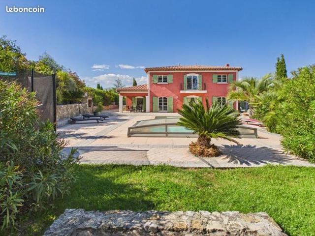 Villa 6 pièces 250 m²
