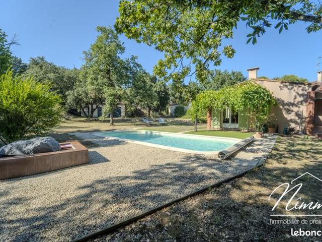 Villa 6 pièces 250 m²