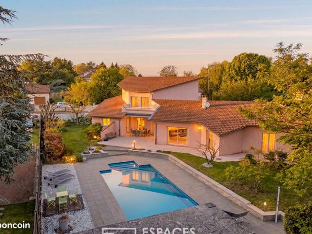 Villa 6 pièces 250 m²