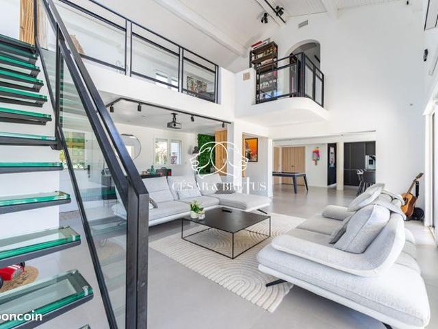 Villa 6 pièces 250 m²