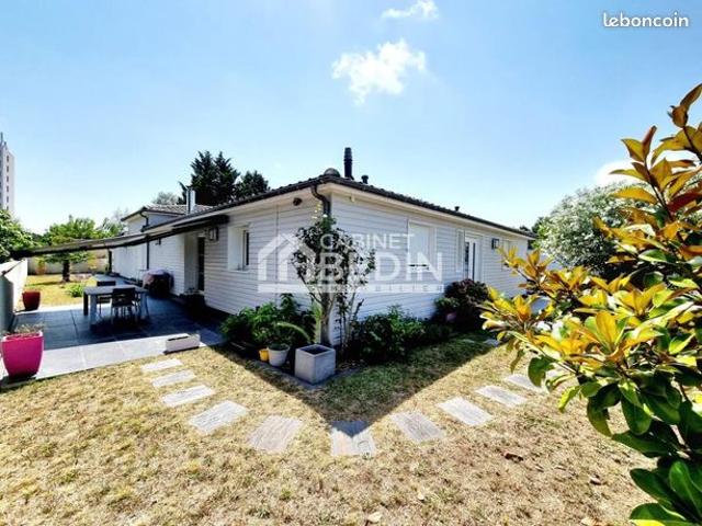 Villa 6 pièces 250 m²