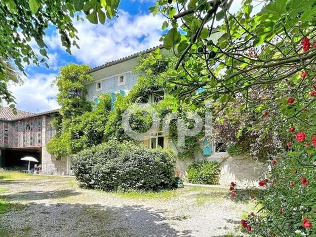 Villa 6 pièces 251 m²