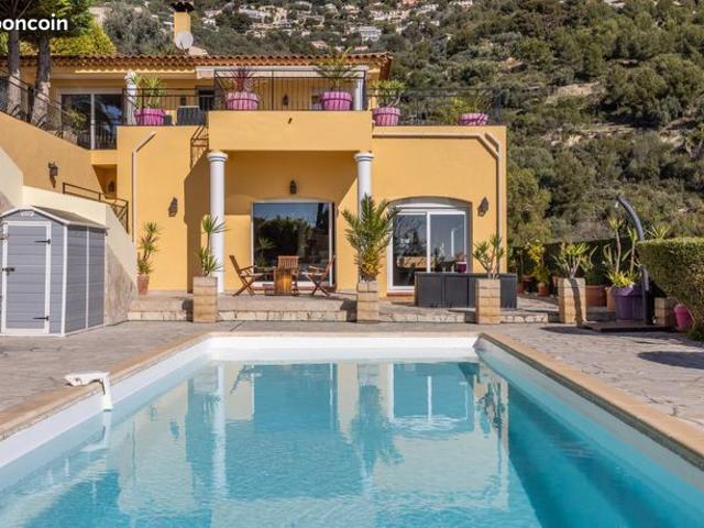 Villa 6 pièces 251 m²