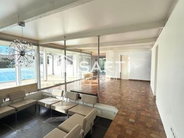 Villa 6 pièces 252 m²