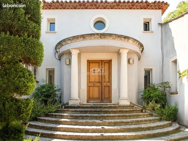 Villa 6 pièces 252 m²