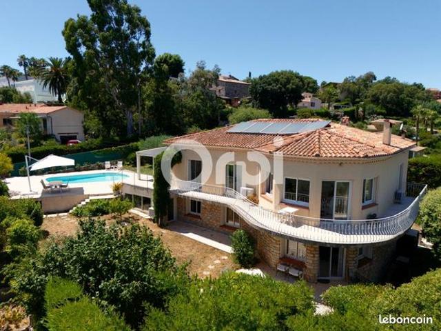 Villa 6 pièces 253 m²