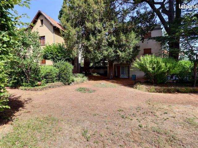 Villa 6 pièces 254 m²