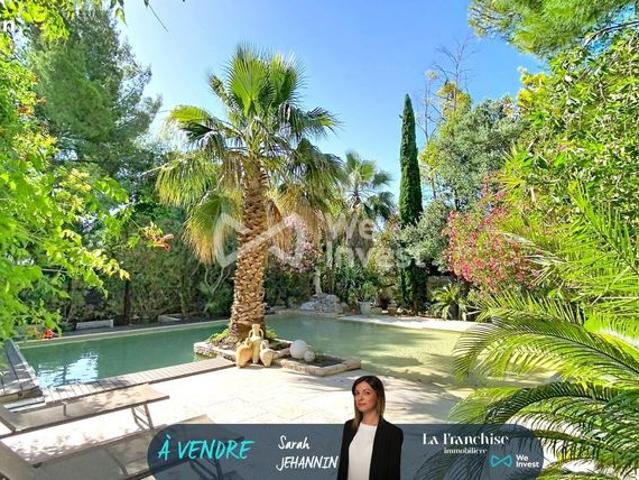 Villa 6 pièces 254 m²