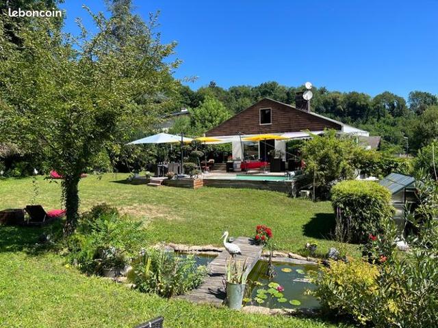 Villa 6 pièces 254 m²