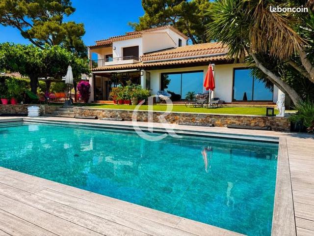 Villa 6 pièces 254 m²