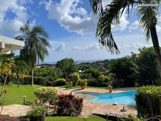 Villa 6 pièces 254 m²