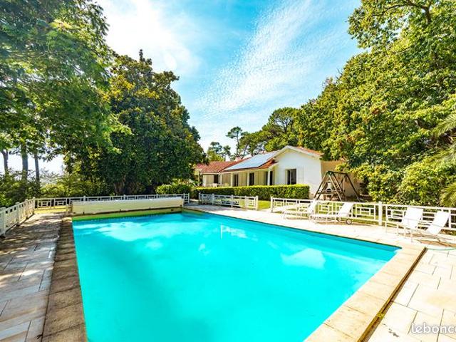Villa 6 pièces 255 m²