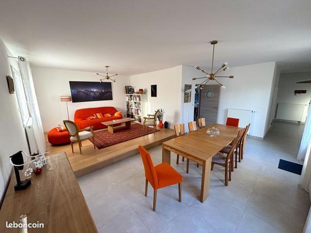 Villa 6 pièces 256 m²