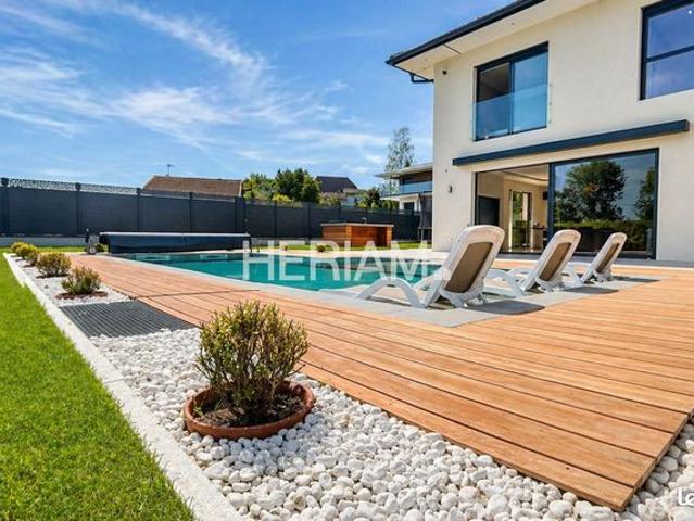 Villa 6 pièces 258 m²