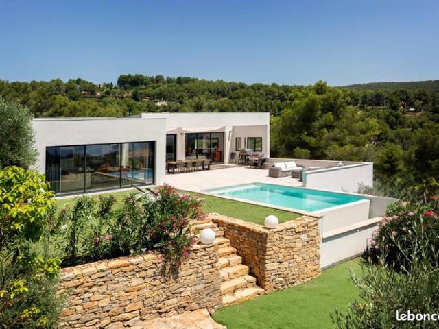 Villa 6 pièces 258 m²
