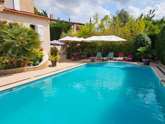 Villa 6 pièces 260 m²
