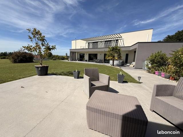 Villa 6 pièces 260 m²