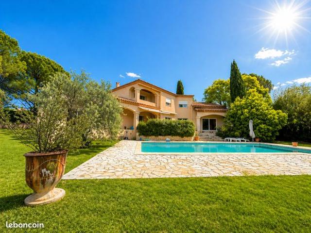 Villa 6 pièces 260 m²