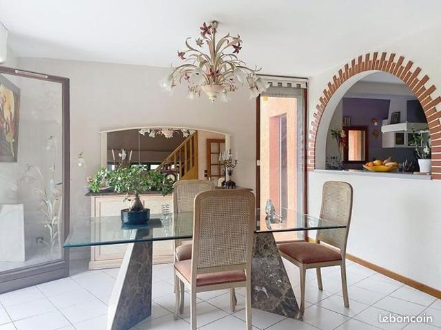 Villa 6 pièces 260 m²