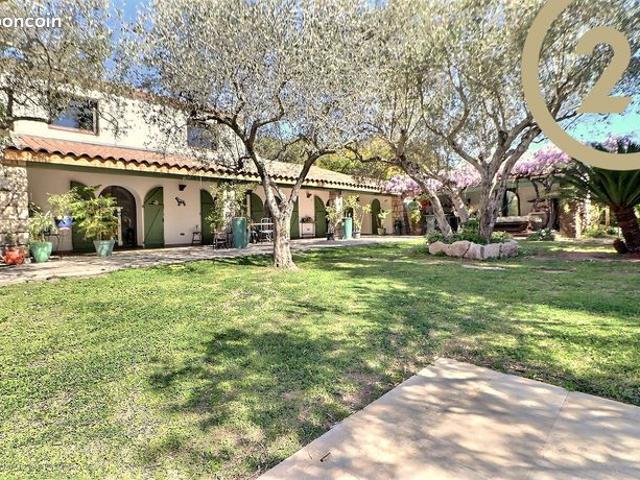 Villa 6 pièces 262 m²