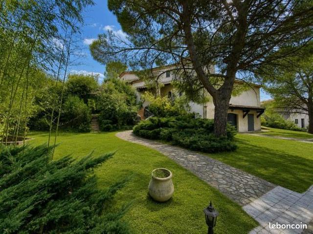 Villa 6 pièces 262 m²
