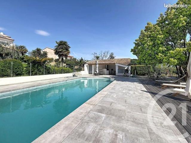Villa 6 pièces 263 m²
