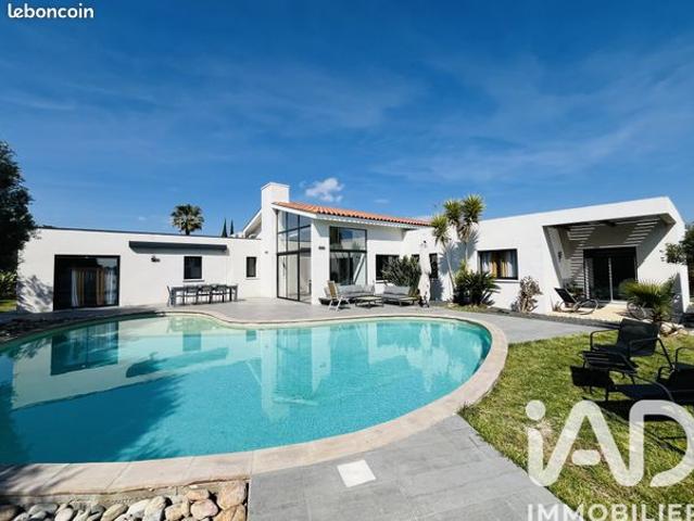 Villa 6 pièces 264 m²