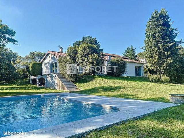Villa 7 pièces 237 m²
