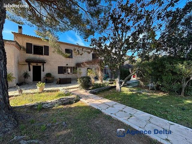 Villa 6 pièces 266 m²