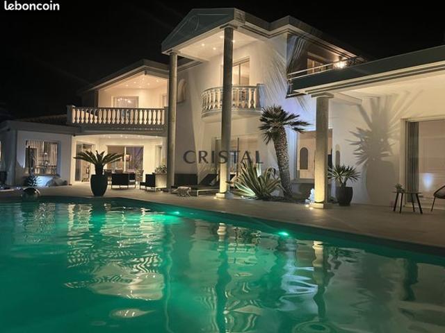 Villa 6 pièces 267 m²