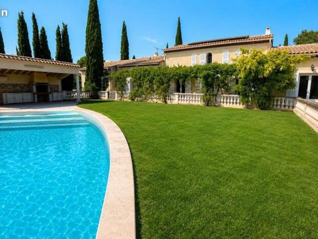 Villa 6 pièces 268 m²