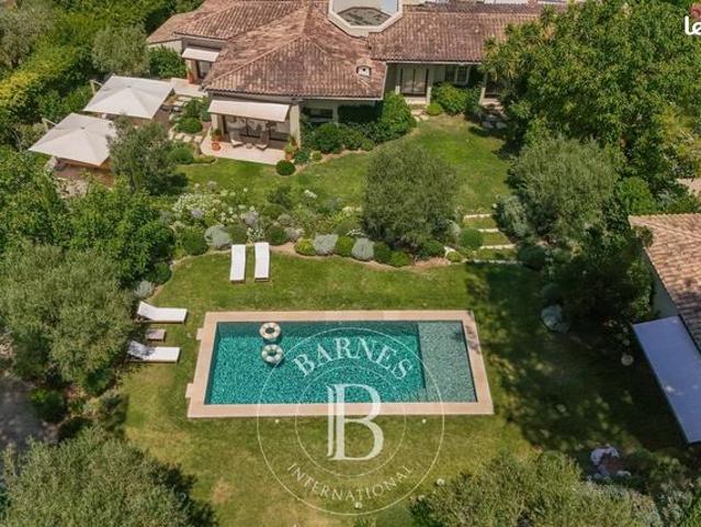Villa 6 pièces 270 m²