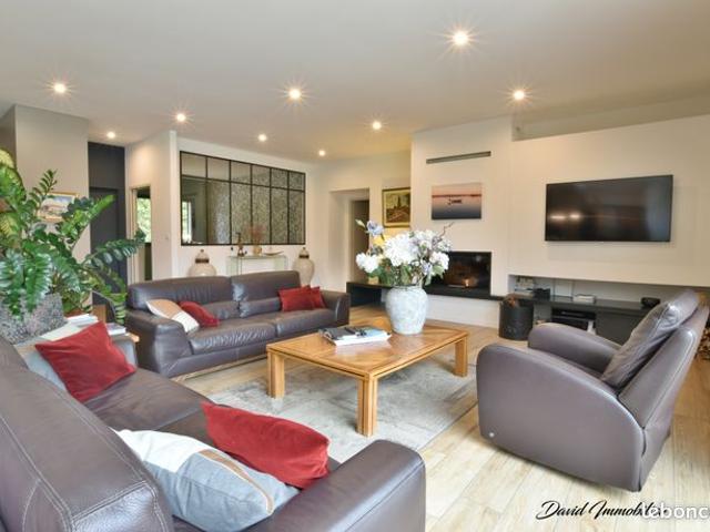 Villa 6 pièces 270 m²
