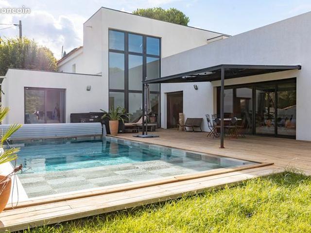 Villa 6 pièces 271 m²