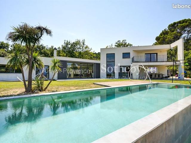 Villa 6 pièces 272 m²