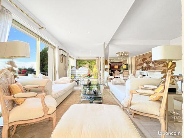 Villa 6 pièces 272 m²