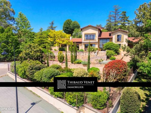 Villa 6 pièces 272 m²