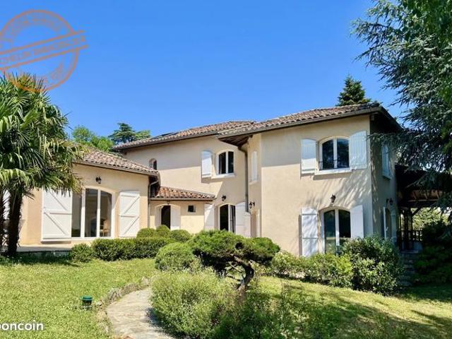 Villa 6 pièces 272 m²