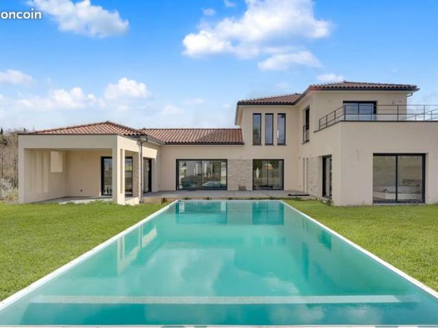 Villa 6 pièces 273 m²