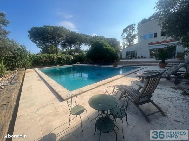 Villa 6 pièces 275 m²