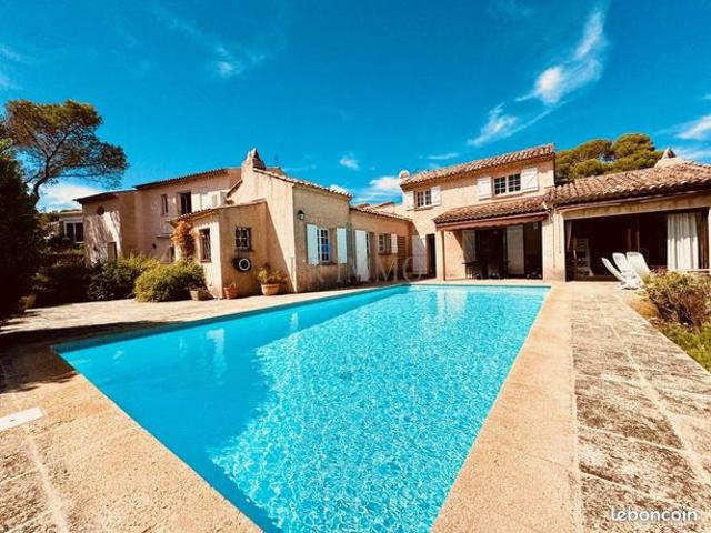 Villa 6 pièces 275 m²