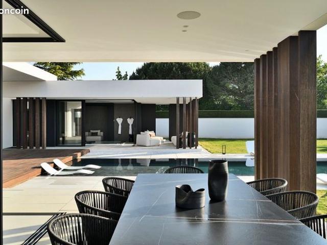 Villa 6 pièces 278 m²