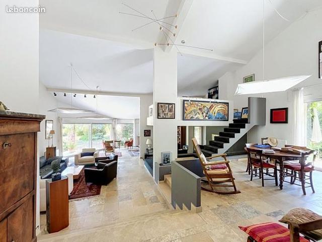 Villa 6 pièces 279 m²