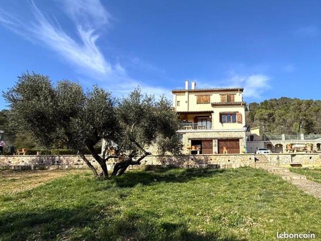 Villa 6 pièces 280 m²