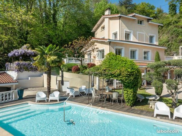 Villa 6 pièces 289 m²