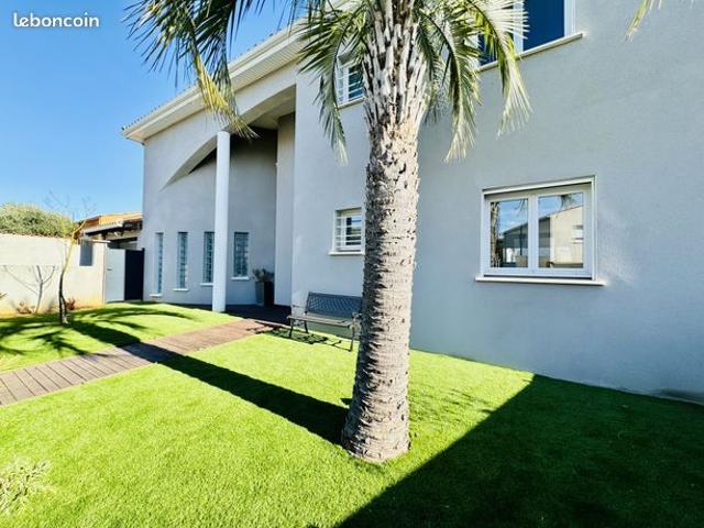 Villa 6 pièces 289 m²