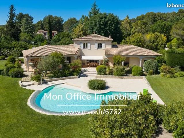 Villa 6 pièces 290 m²