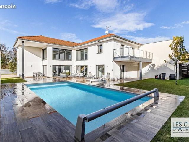 Villa 6 pièces 291 m²