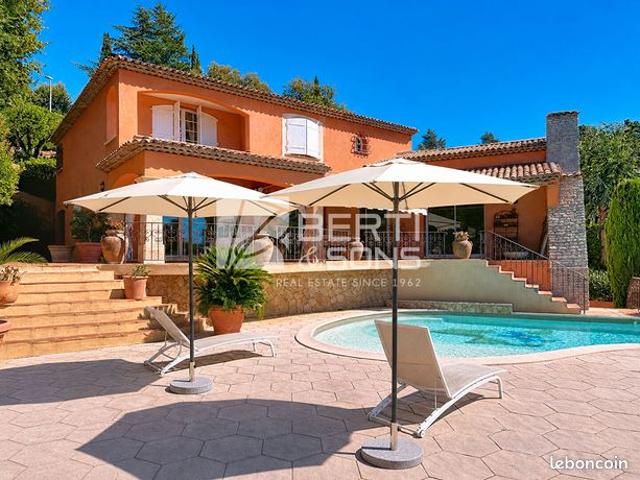Villa 6 pièces 228 m²