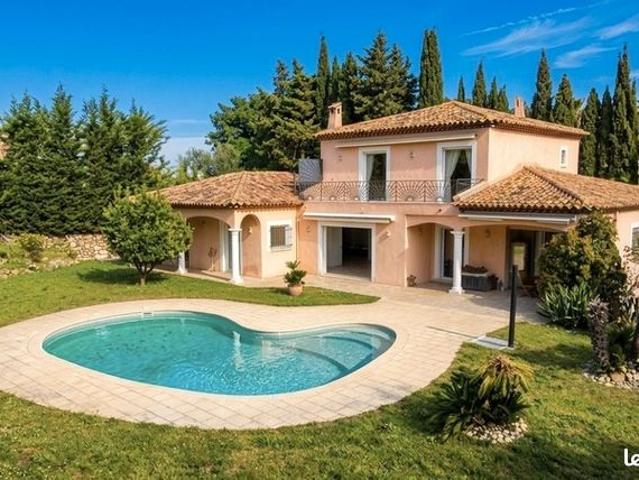 Villa 6 pièces 300 m²